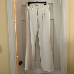 🍁 Trina Turk winter white pants. NWT